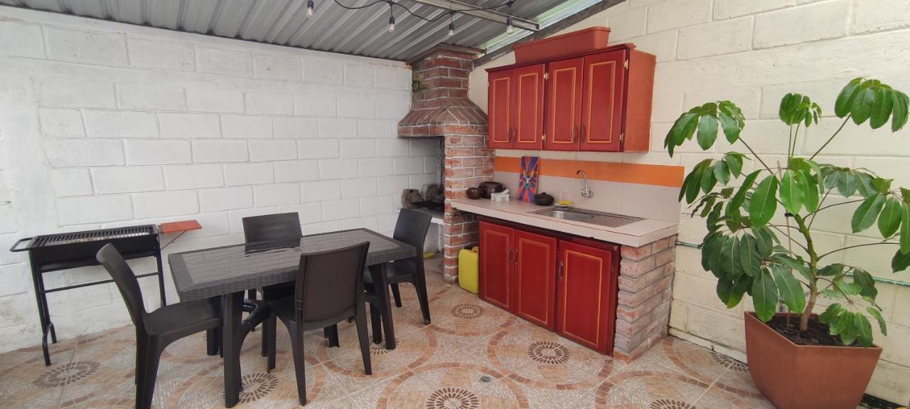 Elegante Apartamento Con Vistas Al Volcan Tungurahua บาญอส ภายนอก รูปภาพ