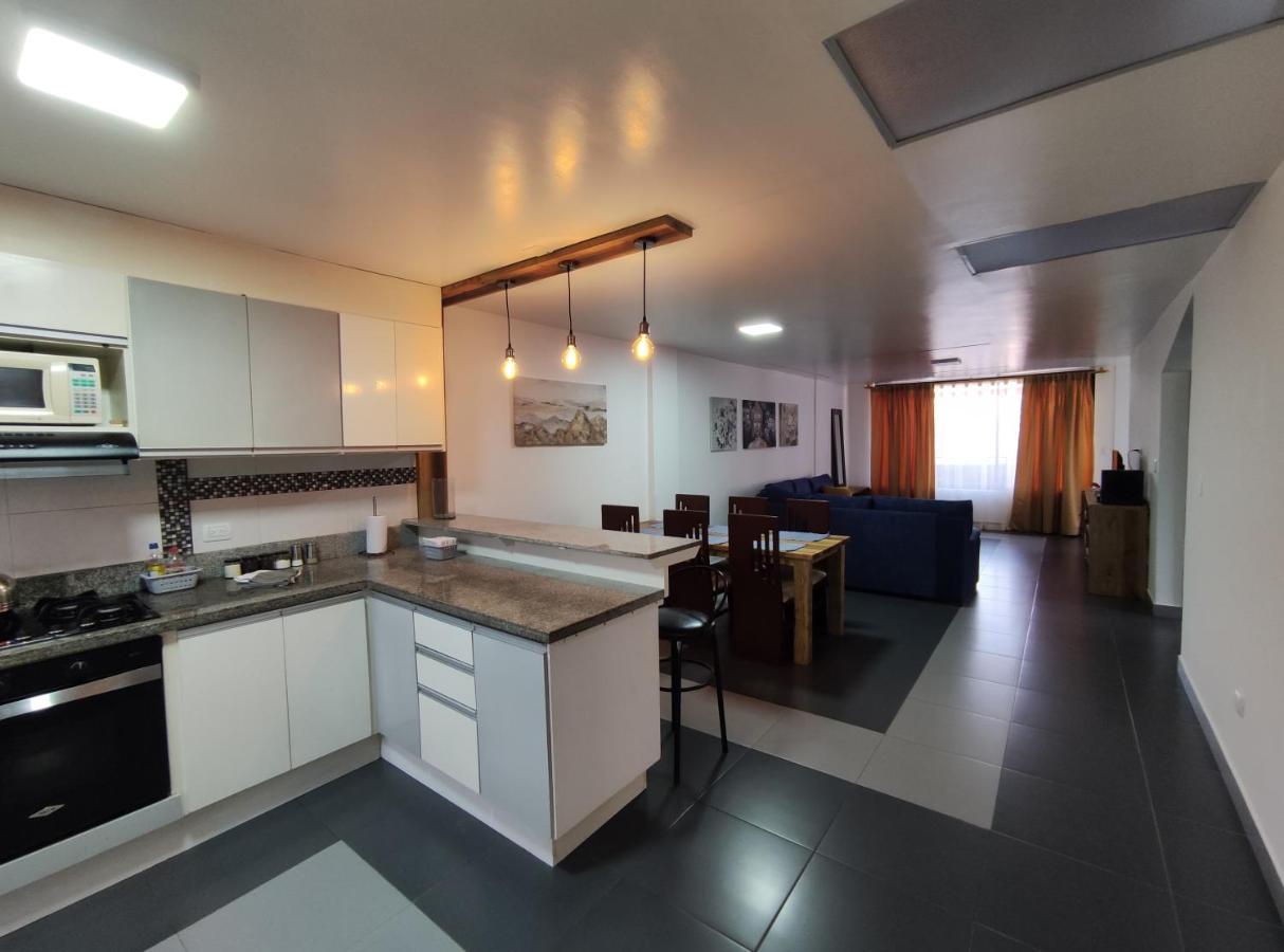 Elegante Apartamento Con Vistas Al Volcan Tungurahua บาญอส ภายนอก รูปภาพ